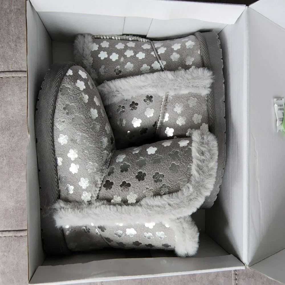 NWT Olivia Miller Girls' Star Slipper Boots Size 2